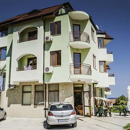 Family بيت ضيافة بايالا