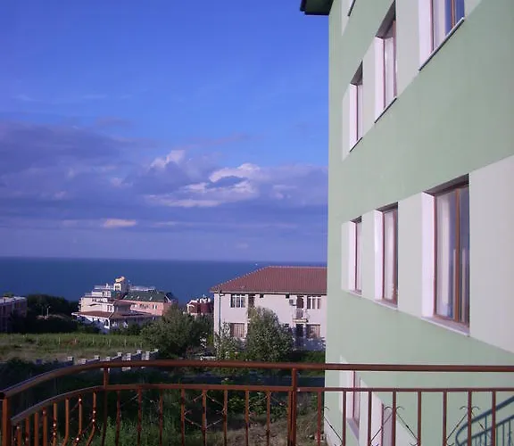 ゲストハウス Family