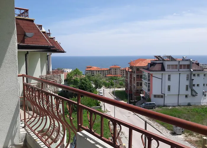 ゲストハウス Family ビャラ