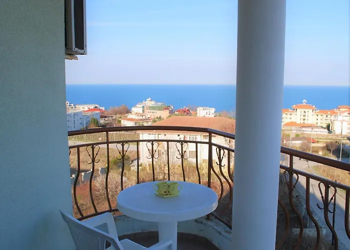 ゲストハウス Family ビャラ